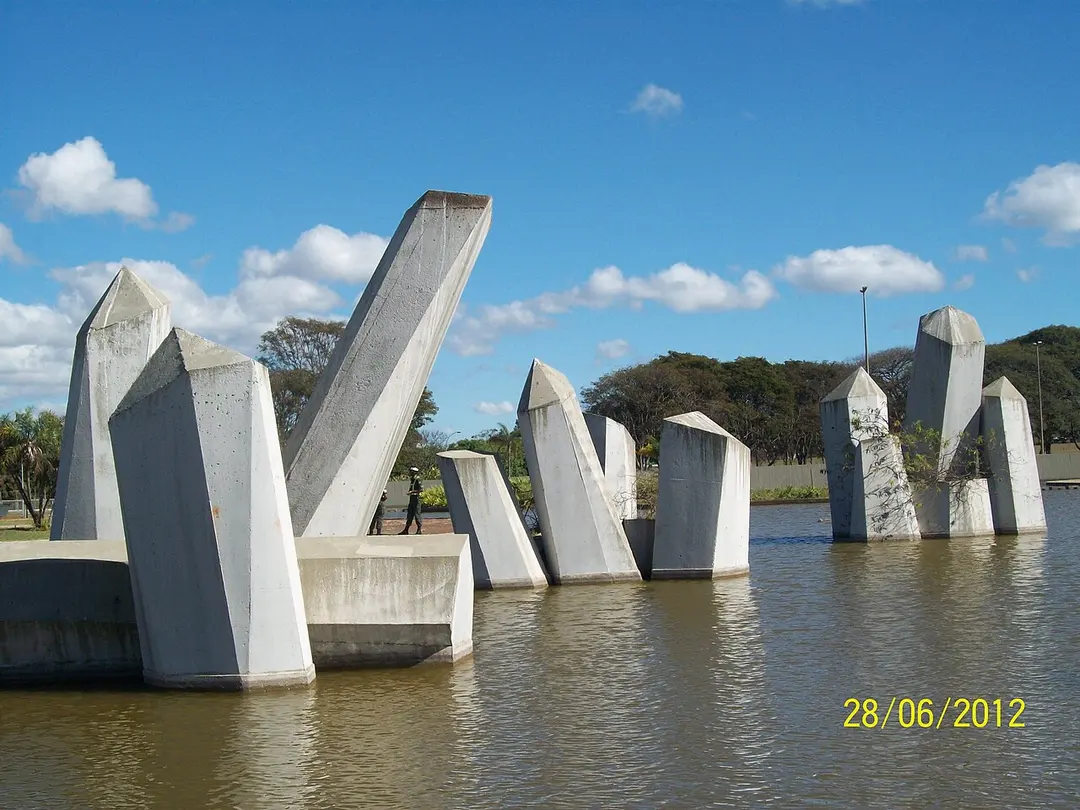 Praça Cívica (Praça dos Cristais)