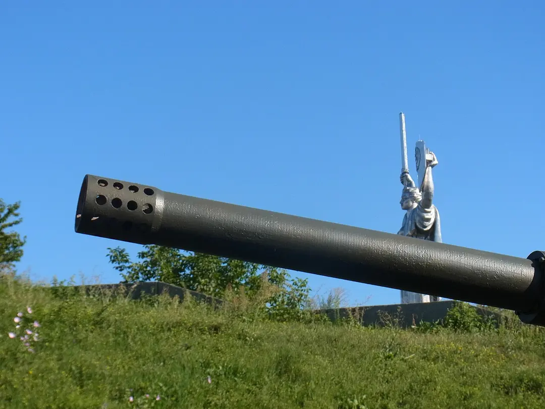 Mutter-Heimat-Statue