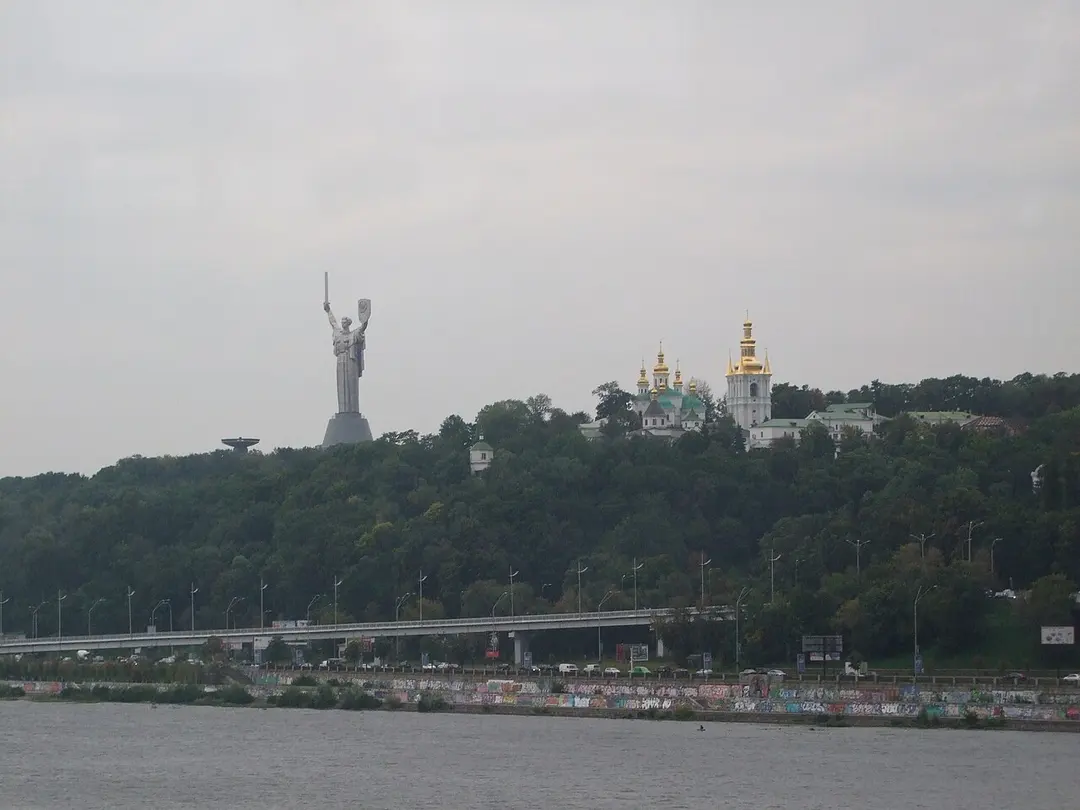 Mutter-Heimat-Statue
