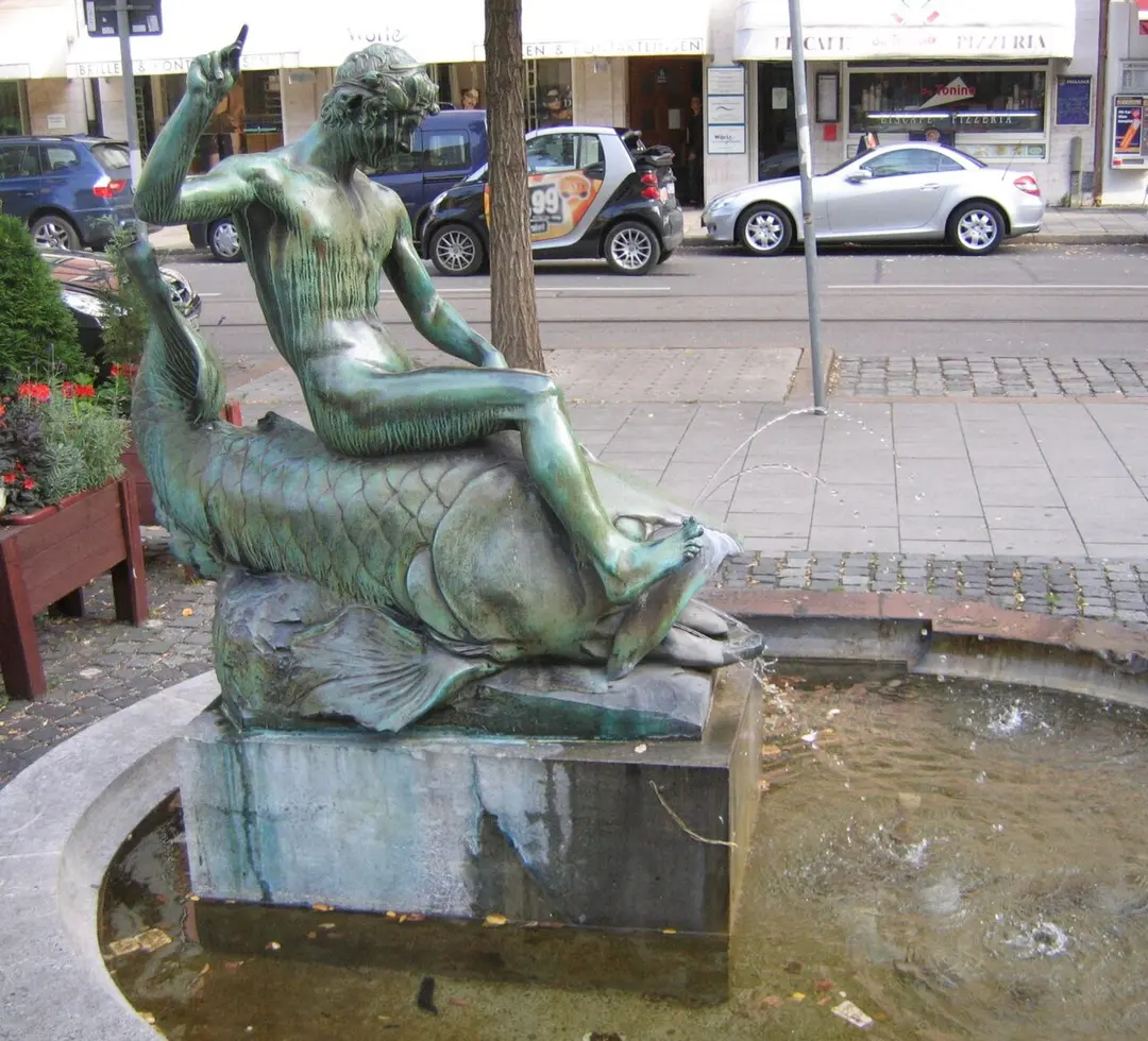 Delphinbrunnen