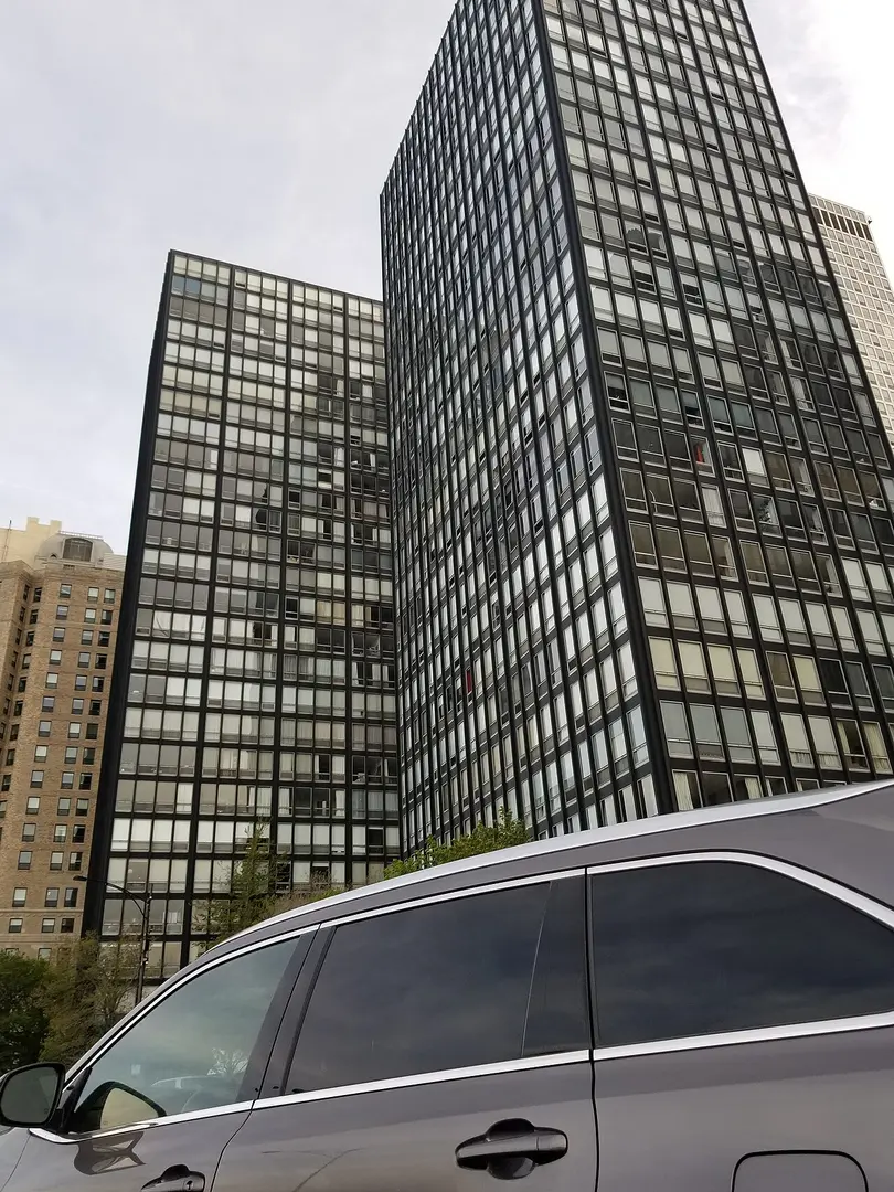 860–880 Lake Shore Drive Apartments