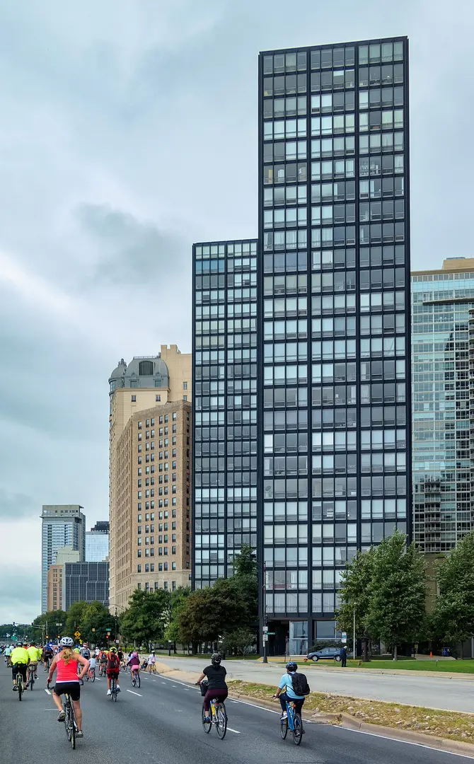 860–880 Lake Shore Drive Apartments