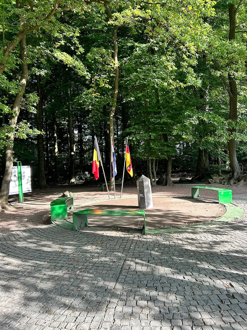 Border tripoint