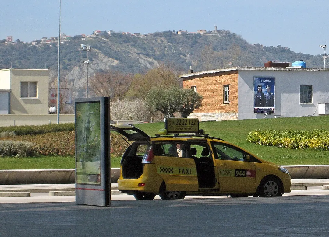 Flughafen Tirana
