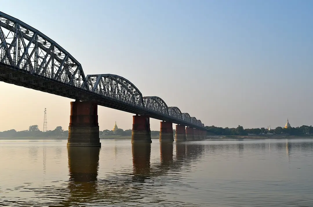 Ava-Brücke