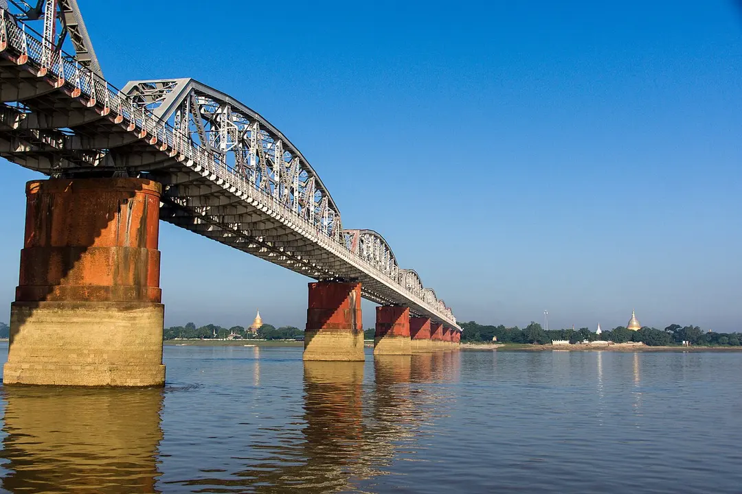 Ava-Brücke