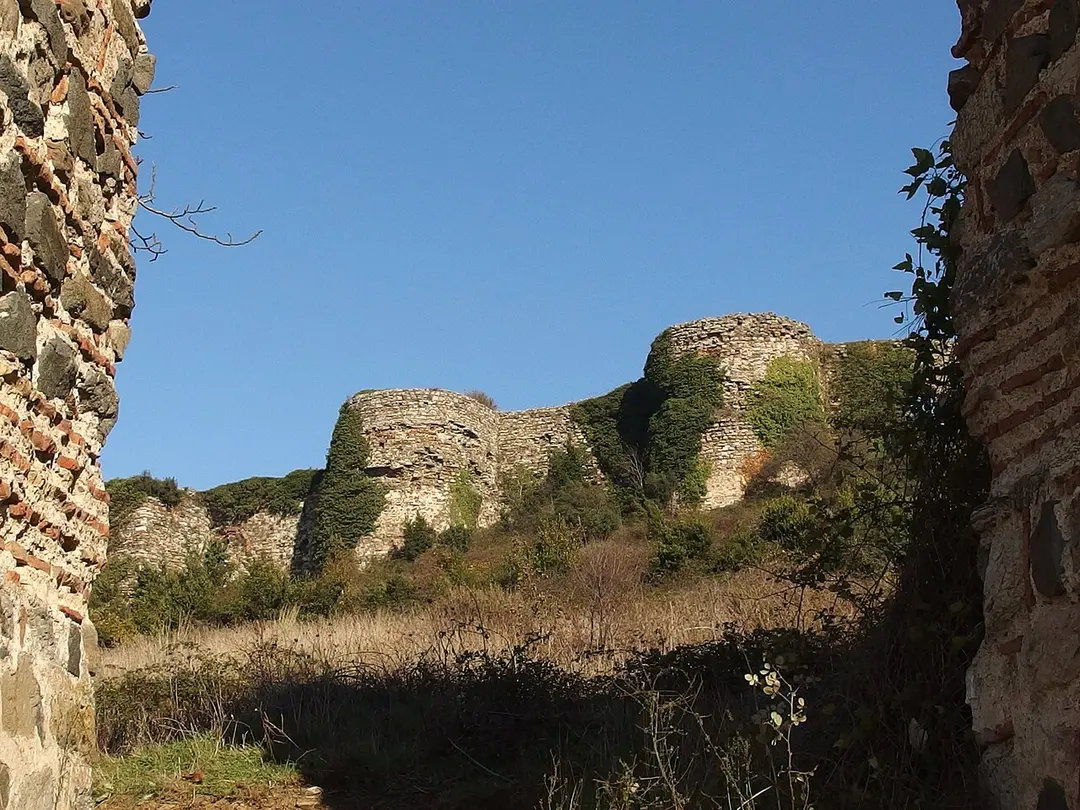 Burgruine Yoros