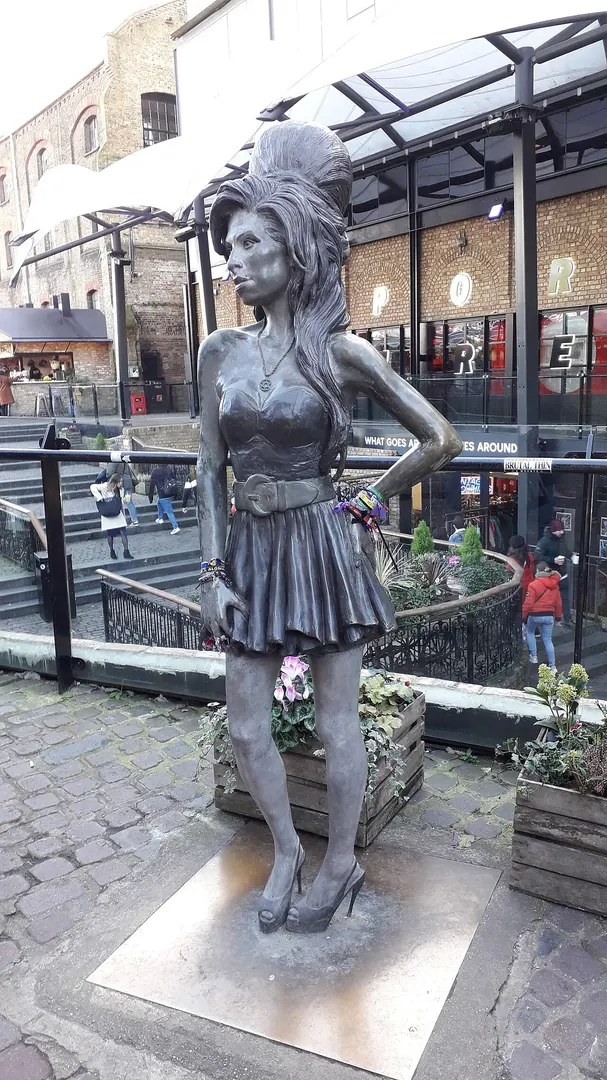 Amy Winehouse Statue
