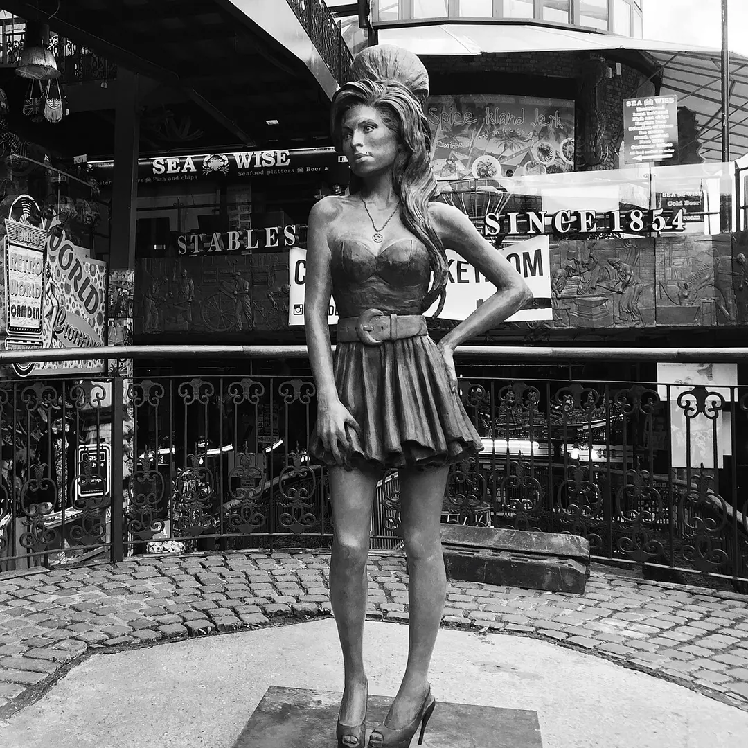 Amy Winehouse Statue