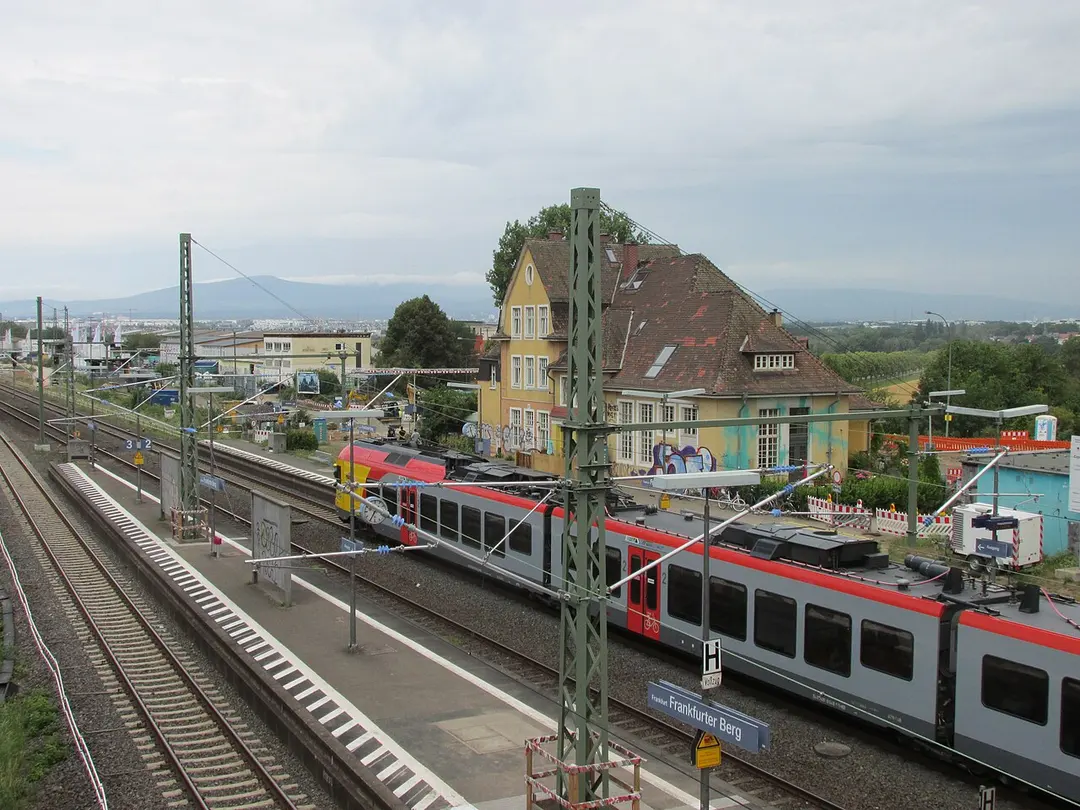 Bahnhof Frankfurt-Frankfurter Berg