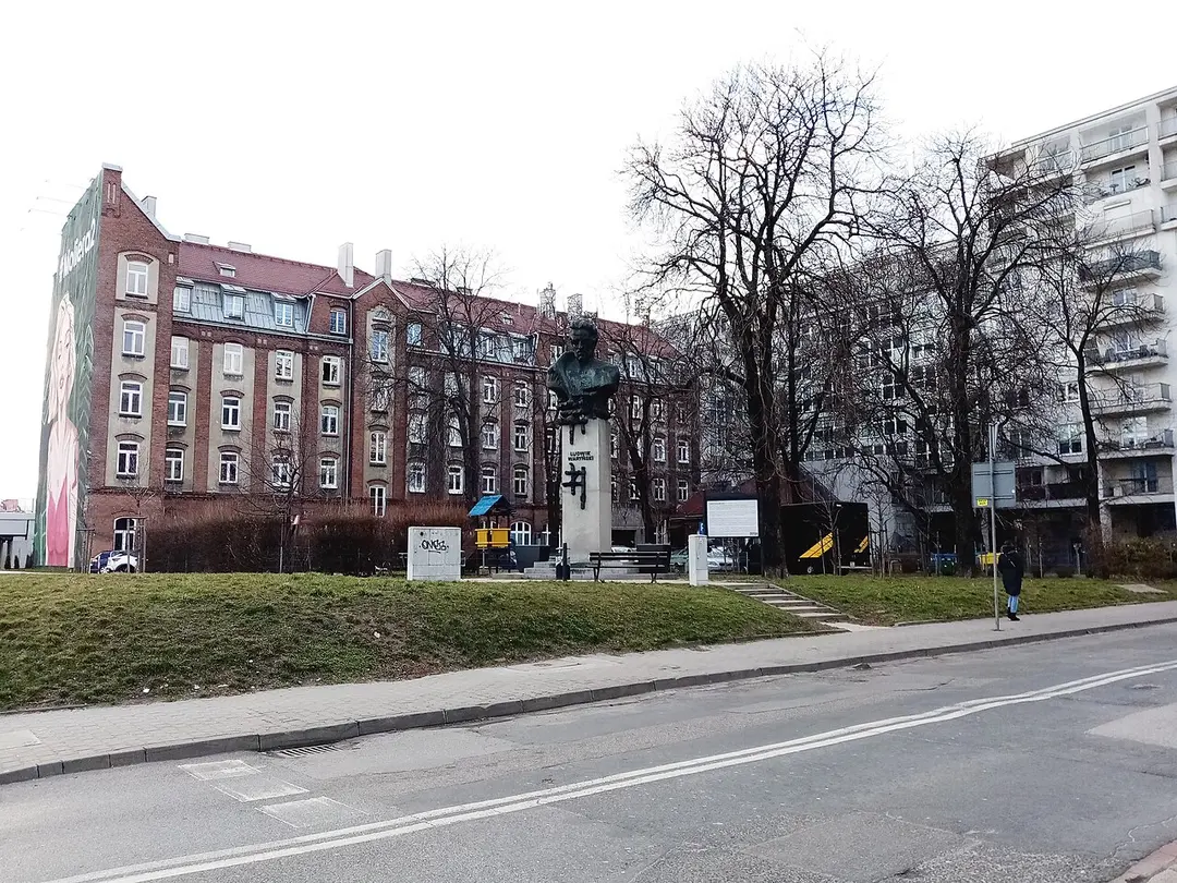 Ludwik Waryński monument in Warsaw