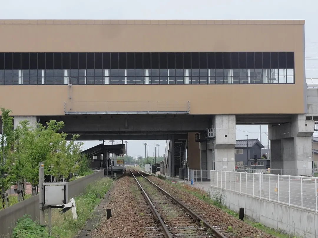 Bahnhof Shin-Takaoka