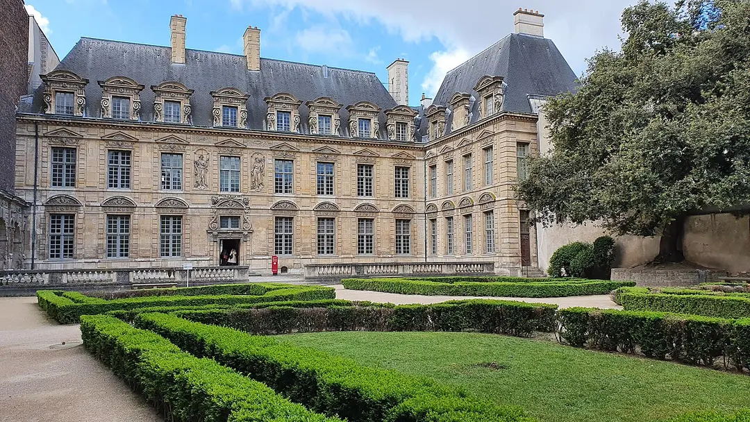 Hôtel de Sully