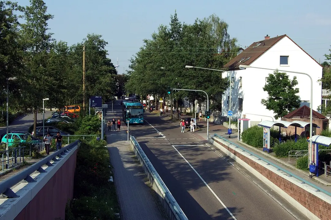 Bahnhof Frankfurt-Nied