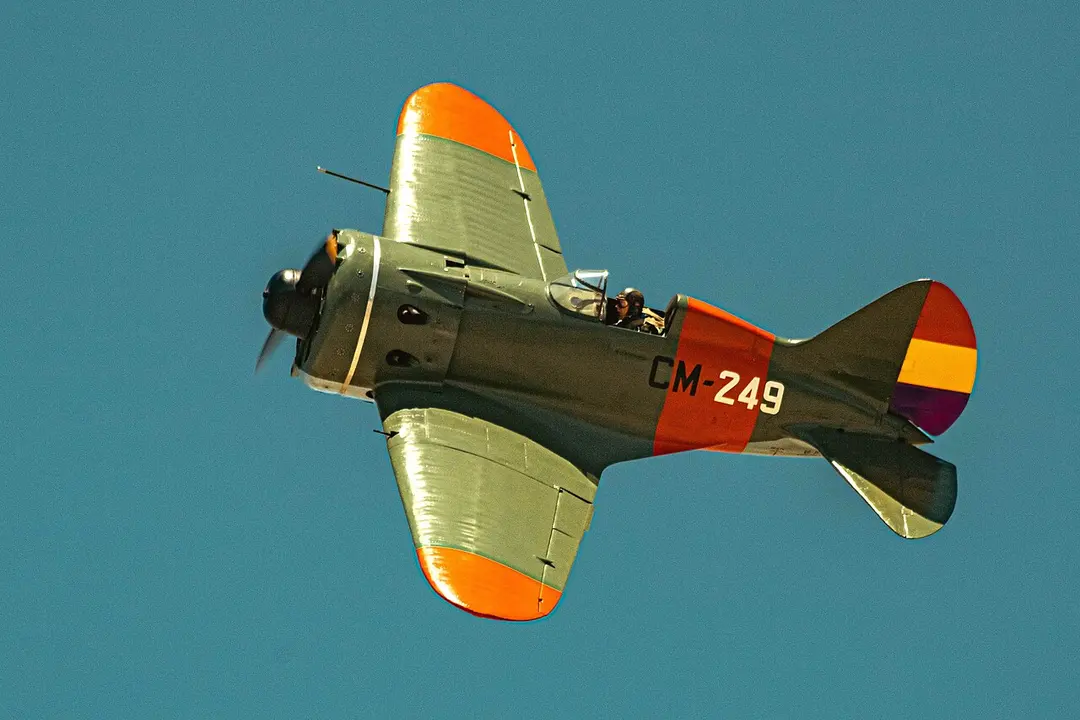 Истребитель И-16