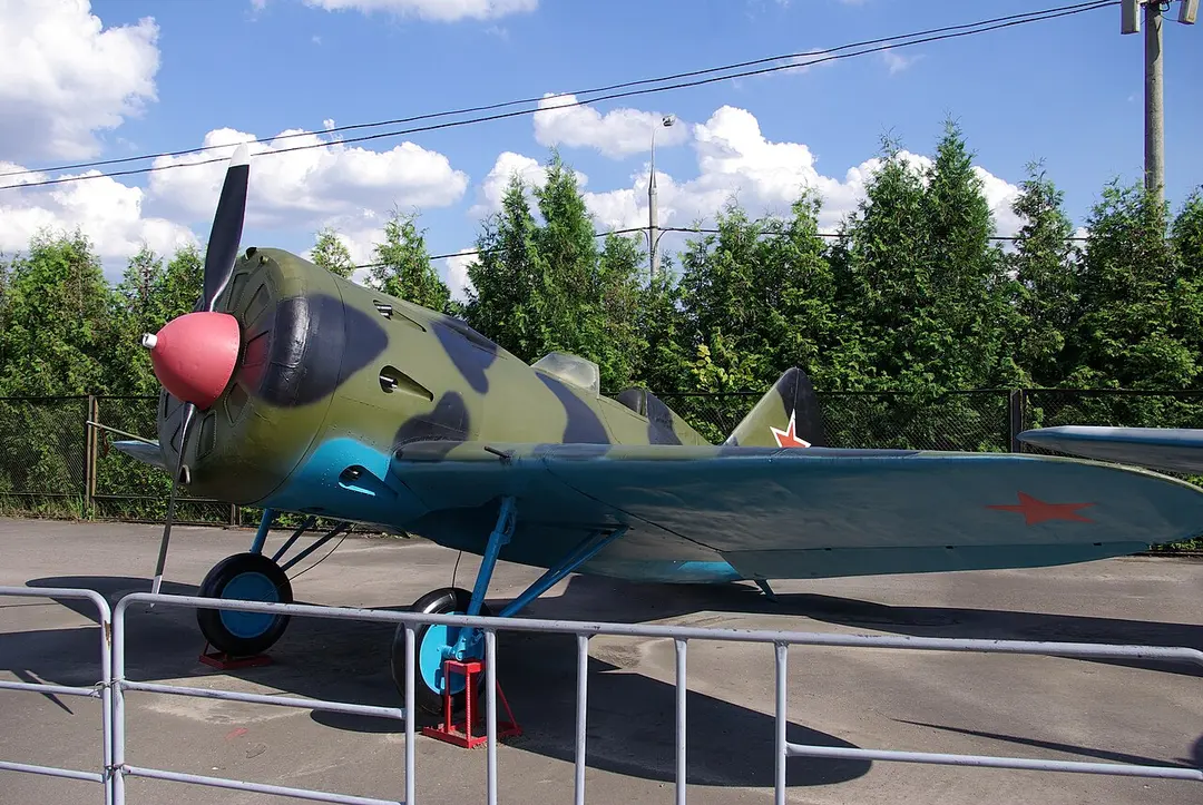 Истребитель И-16