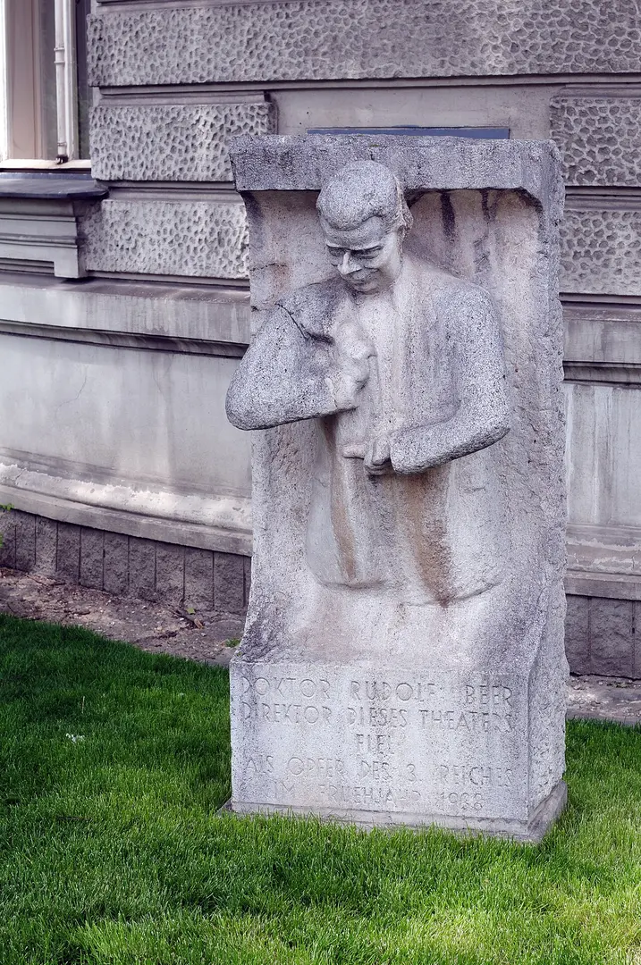 Persönlichkeitsdenkmal, Dr. Rudolf Beer - Denkmal