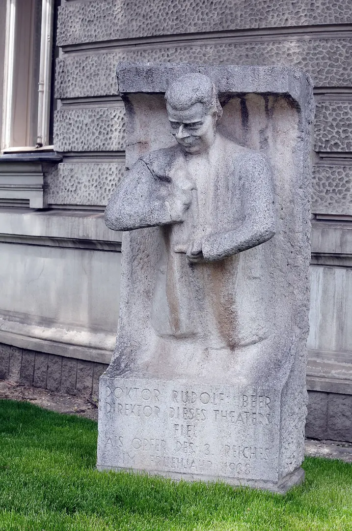 Persönlichkeitsdenkmal, Dr. Rudolf Beer - Denkmal