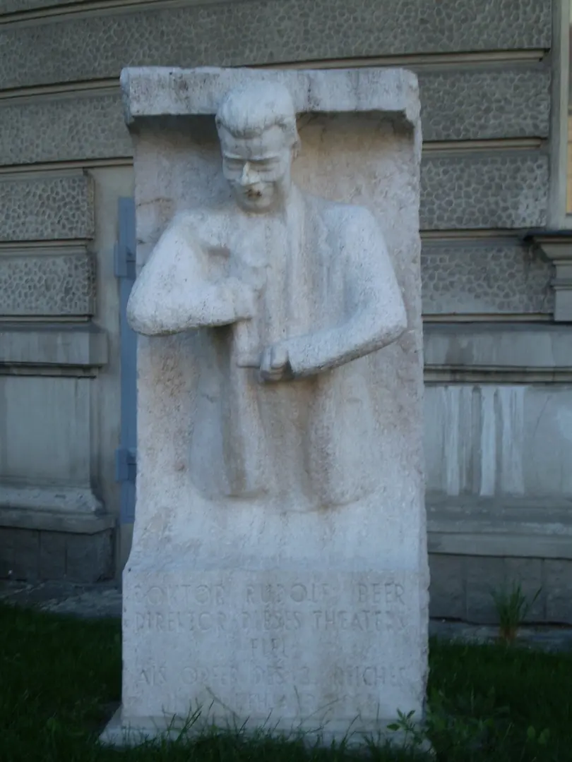 Persönlichkeitsdenkmal, Dr. Rudolf Beer - Denkmal