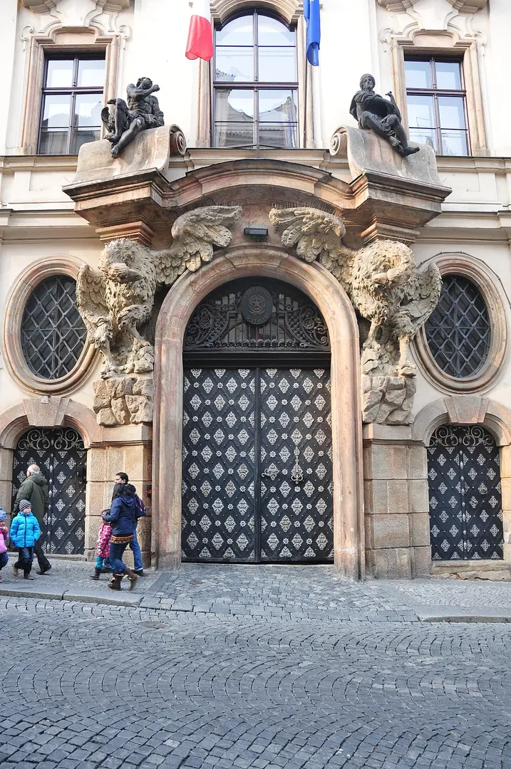Thun-Hohenštejnský palác