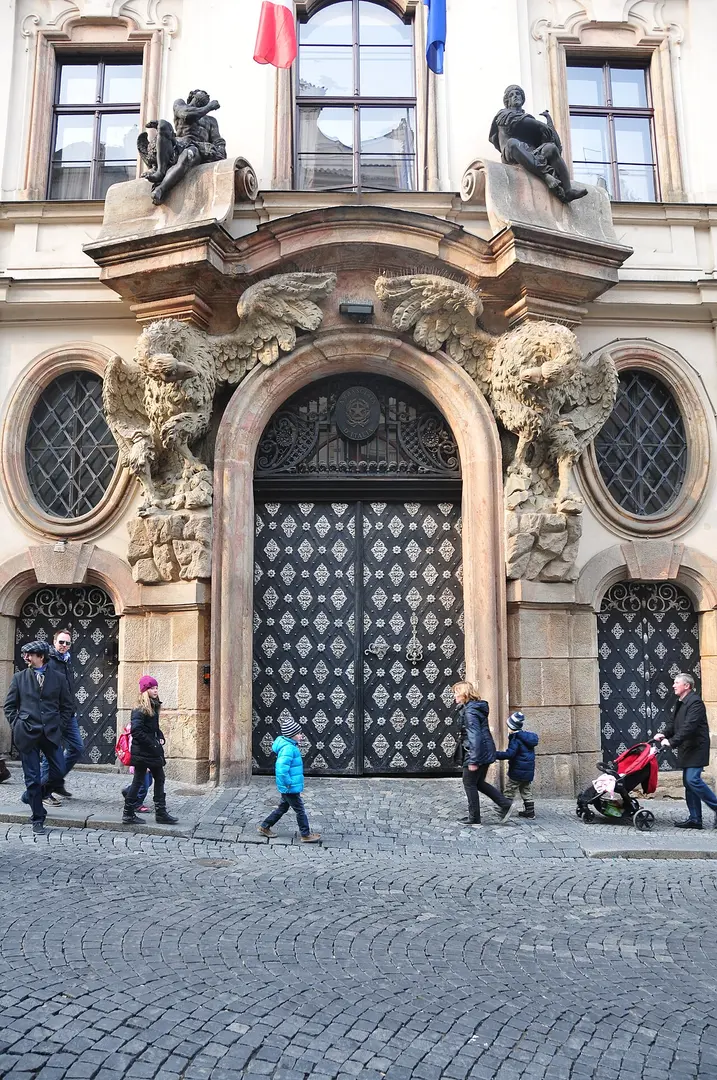 Thun-Hohenštejnský palác