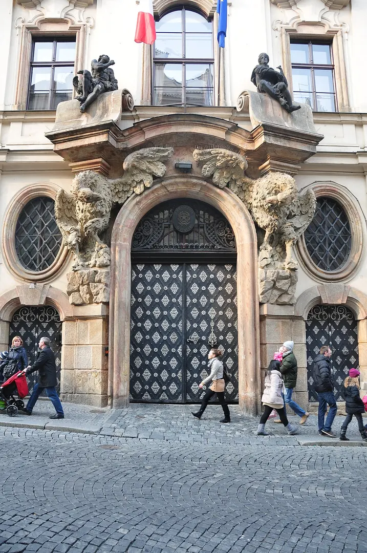 Thun-Hohenštejnský palác