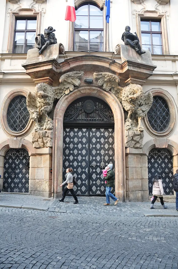 Thun-Hohenštejnský palác