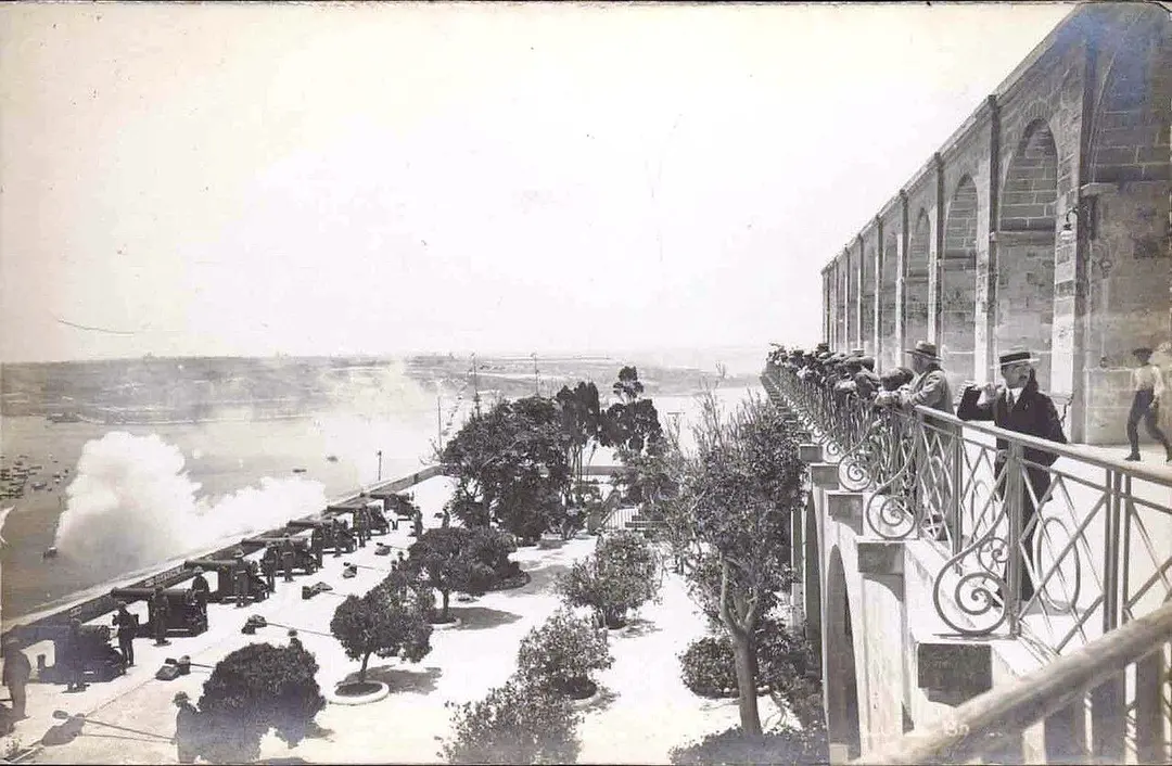 Saluting Battery