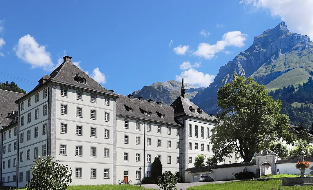 Benediktinerkloster mit Klosterkirche und Konventsbauten