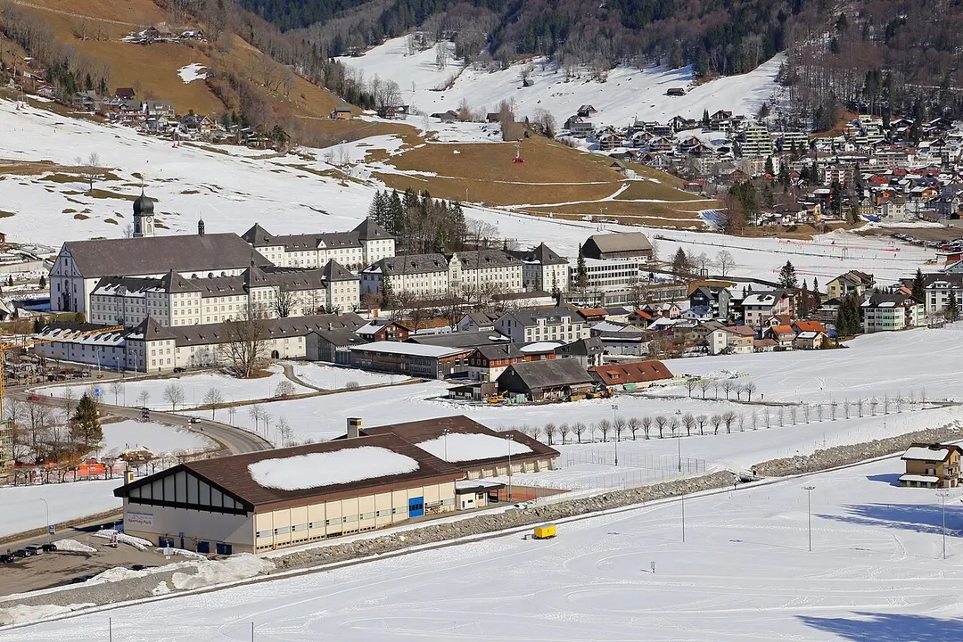 Benediktinerkloster mit Klosterkirche und Konventsbauten