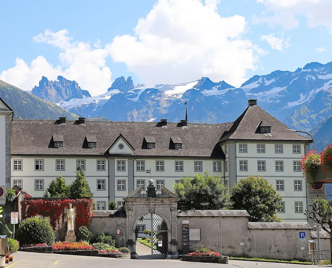 Benediktinerkloster mit Klosterkirche und Konventsbauten