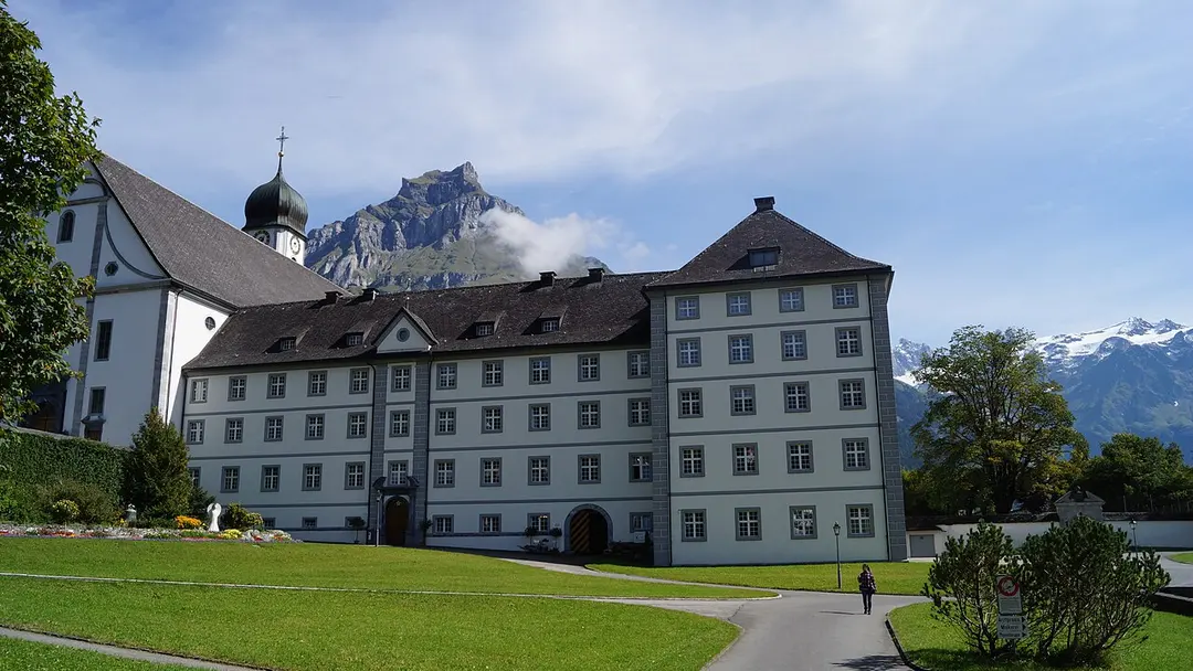Benediktinerkloster mit Klosterkirche und Konventsbauten