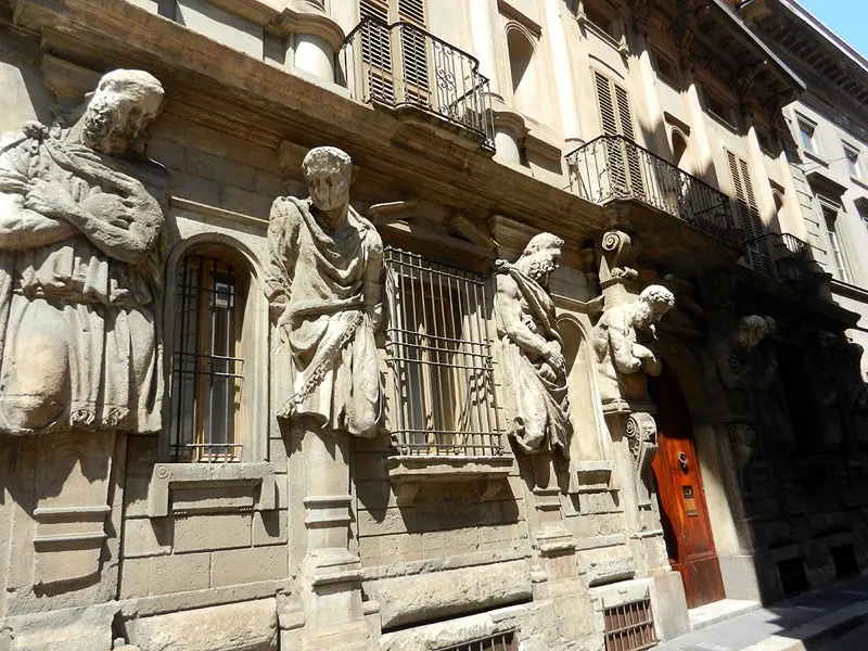 Casa degli Omenoni
