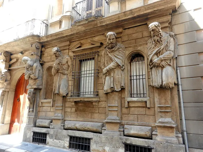 Casa degli Omenoni