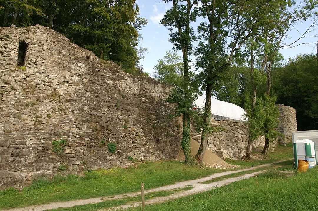 Bossonnens, Burg- und Stadtruinen