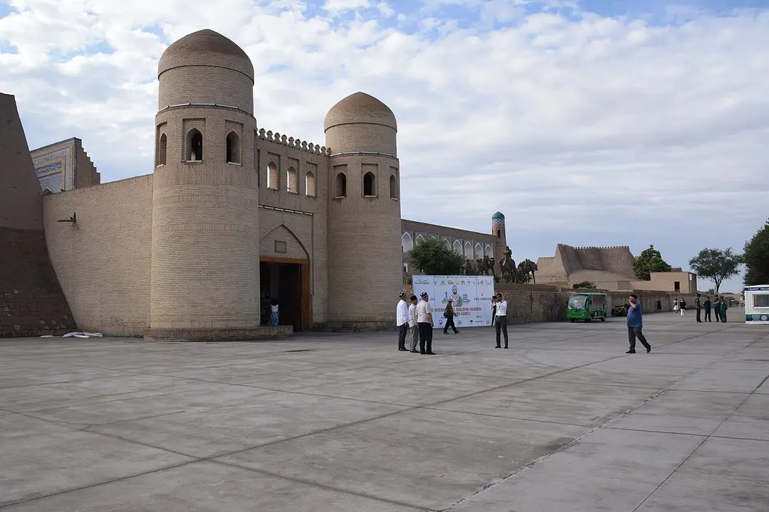 Aa Darvoza (West Gate)