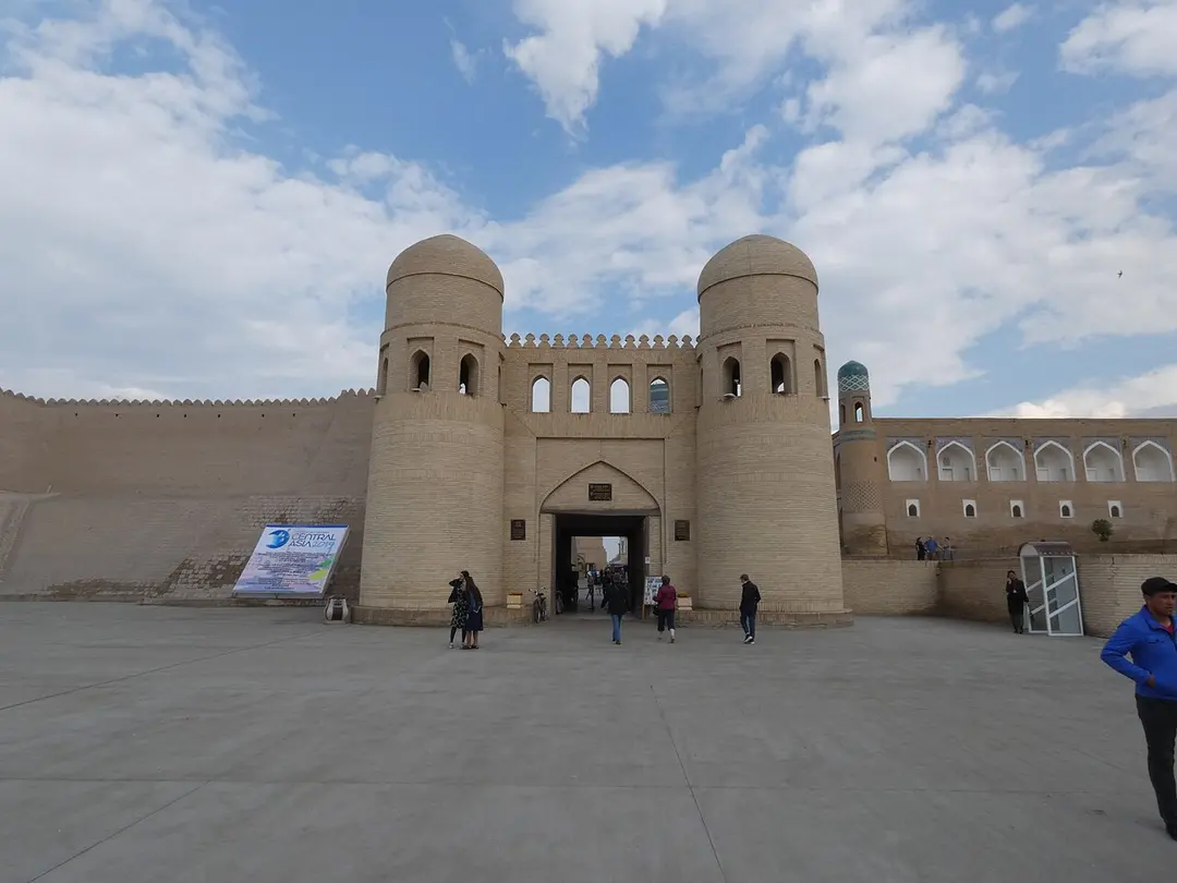 Aa Darvoza (West Gate)
