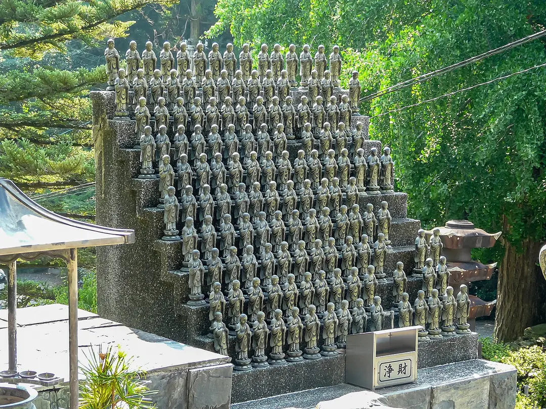 18 Onzan-ji