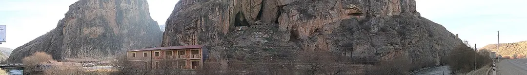 Areni-1