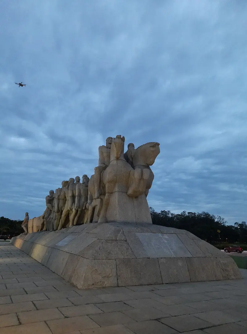 Bandeiras-Denkmal